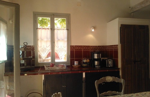 Villeneuve-Loubet House | Garden level in traditional charming house