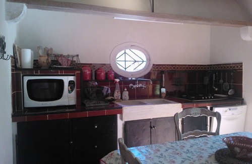 Villeneuve-Loubet House | Garden level in traditional charming house