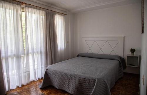 Ribadavia House | Garden Lodge Hostal Evencio