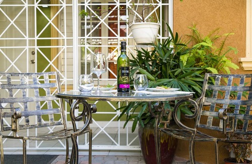 Eastwood Park Apartment | Garden of Bliss#3, Your Home away from Home