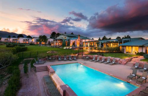 West Colorado Springs Hotel | Garden of the Gods Resort & Club
