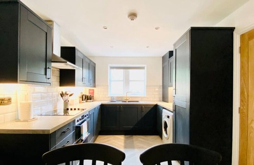Exley House | Garden+Pets OK |8mins Halifax |Parking |M62 Access