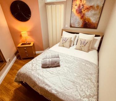 Clevedon Apartment | Garden Place