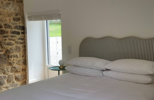 Saint-Gilles-du-Mene Bed & Breakfast | Garden Room All Inclusive Solo Female