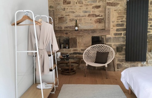 Saint-Gilles-du-Mene Bed & Breakfast | Garden Room All Inclusive Solo Female