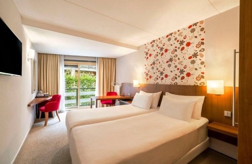 Nunspeet Hotel | Garden Room Near Zandenbos Heated Pool Dog Friendly with Free Parking