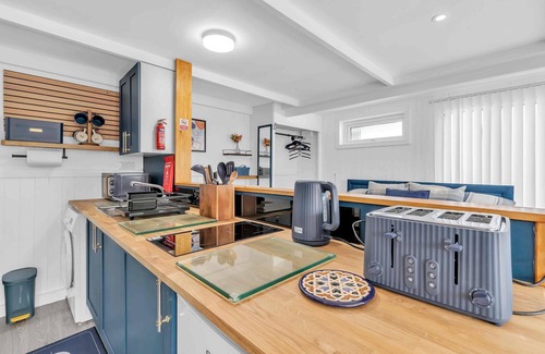 Lancing Apartment | Garden Room With Parking | By My Getaways