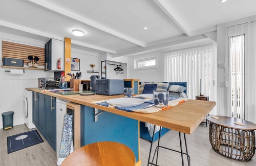 Lancing Apartment | Garden Room With Parking | By My Getaways