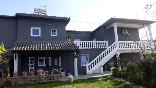 Pyrgos Psilonerou Apartment | Garden Rooms