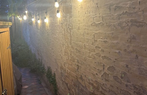 Portsmouth Apartment | Garden studio, own entry, shared kitchen. Close to beach, bars and shops