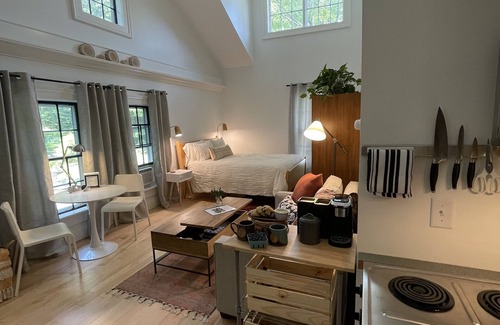Brattleboro House | Garden View In-Town Retreat w/Trail Access