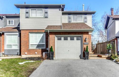 Erin Mills House | Garden-view Studio with king bed, Free parking, 3kms to UTM