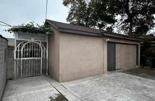 El Monte House | garden with Iron Gate, East Los Angeles 2b2b