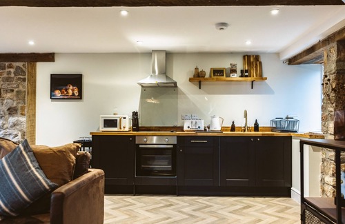 Mathern Cottage | Gardener's Cottage – A Timeless Escape Amidst History and Nature in Wales