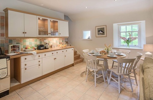 Hawick Cottage | GARDENER'S COTTAGE, Hoscote Estate