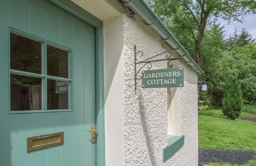 Hawick Cottage | GARDENER'S COTTAGE, Hoscote Estate