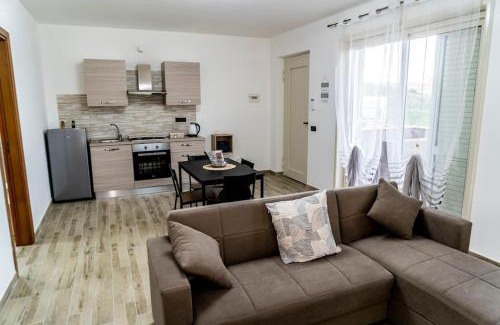 Mili San Pietro Apartment | Gardenie Home: delizioso villino vista mare