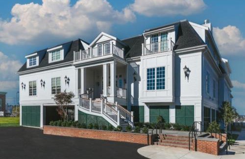 Yachting Village Hotel | Gardiner House