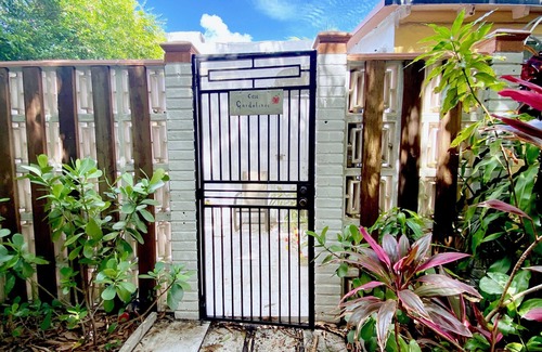 Northeast Miami Cottage | Gardolinos Cottage near the bay