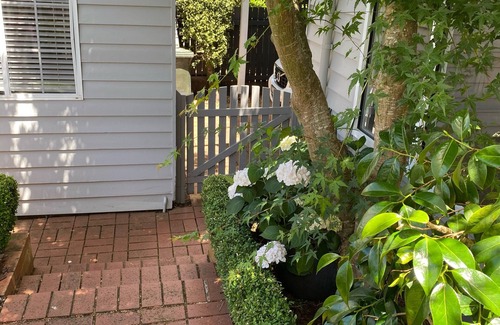 Hamilton Cottage | Garland Cottage Bed & Breakfast