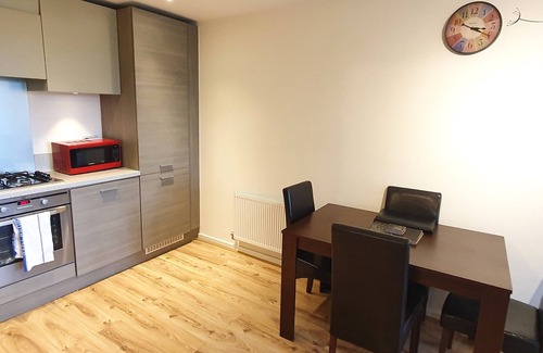 Greenhithe Apartment | Garland Modern Apartment Greenhithe 1 with Parking
