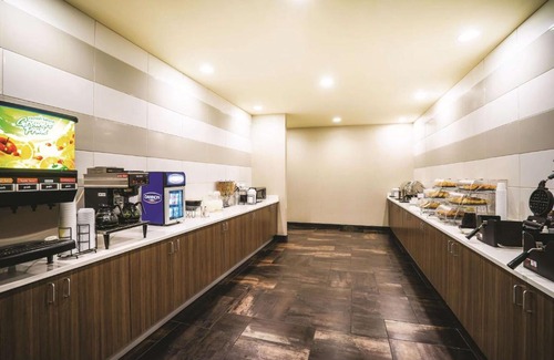 Glen Burnie Hotel | Garner Hotel Glen Burnie BWI Airport Area by IHG