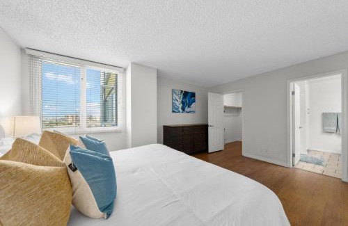 Marina del Rey Apartment | Garnet Glow Full Ocean and Venice Beach view 3BR