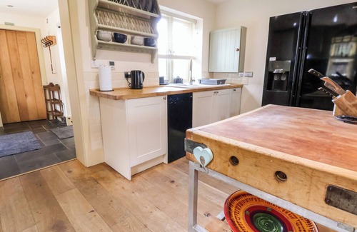 Holywell Cottage | GARREG WEN, pet friendly, character holiday cottage in Caerwys