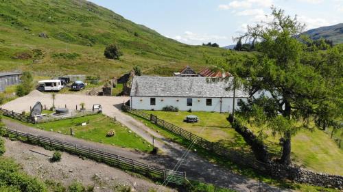 Inversnaid Bed & Breakfast | Garrison Farm with Hot Tub