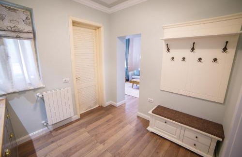 Campulung Moldovenesc Apartment | Garrison's Suites