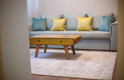 Campulung Moldovenesc Apartment | Garrison's Suites