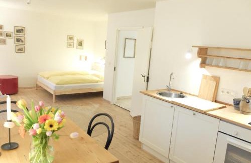 Breitbrunn a. Chiemsee Apartment | Gartenstudio-Apartment Tausendfreund - adults only - am Chiemsee