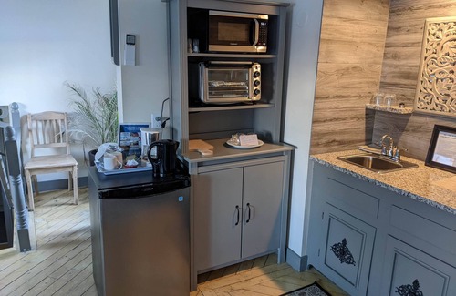 Wolfville House | Gaspereau Suite - 2 Seat Jacuzzi, KingBd, Downtown
