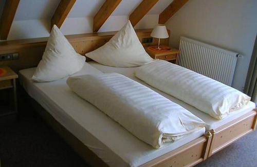 Lauf Hotel | Gasthaus-Pension zur Linde