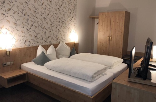 Lauf Hotel | Gasthaus-Pension zur Linde