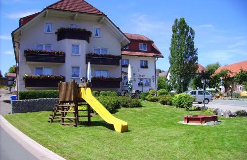 Eimelrod Apartment | Gasthof-Ferienwohnung Zur Zweere