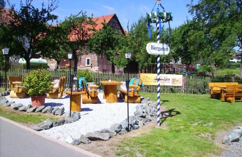 Eimelrod Apartment | Gasthof-Ferienwohnung Zur Zweere