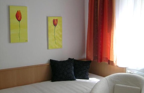 Frauenkirchen House | Gasthof-Pension Weisz-Artner