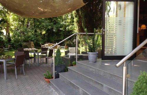 Frauenkirchen House | Gasthof-Pension Weisz-Artner