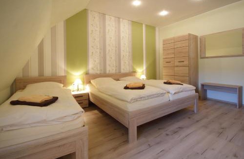 Claussnitz House | Gasthof und Hotel Roter Hirsch
