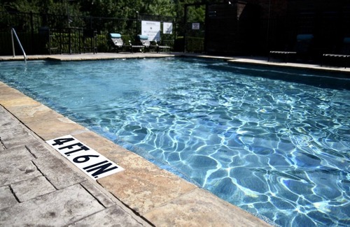 McKinney Apartment | Gated Community W/ Fast Wi-Fi, Free Parking, Gym, Pool, Near Hwy 121/75 Downtown