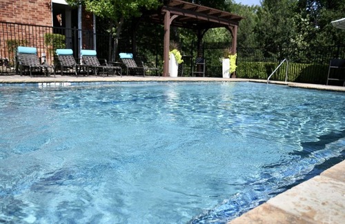 McKinney Apartment | Gated Community W/ Fast Wi-Fi, Free Parking, Gym, Pool, Near Hwy 121/75 Downtown