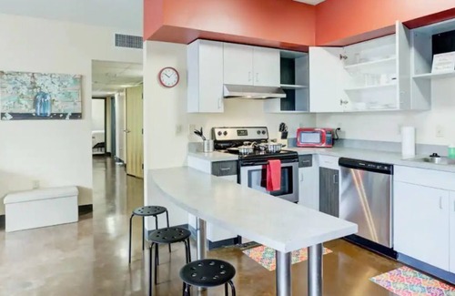 Midtown Apartment | ★Gated Prkg, 2Bd/2Bth, W/D, Early Chk-In,♥ of Midtown/Overton Square