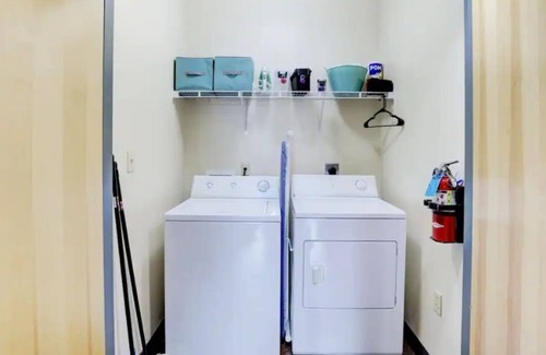 Midtown Apartment | ★Gated Prkg, 2Bd/2Bth, W/D, Early Chk-In,♥ of Midtown/Overton Square