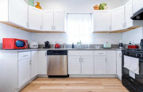 Atwater Village House | Gated, stylish 3BR bungalow - private parking - Silverlake/Echo Park adjacent