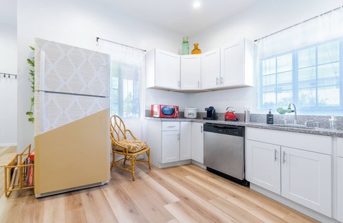 Atwater Village House | Gated, stylish 3BR bungalow - private parking - Silverlake/Echo Park adjacent