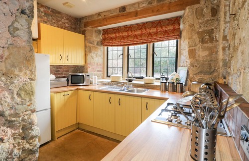 Polesworth Cottage | GATEHOUSE CROFT, pet friendly, with open fire in Polesworth