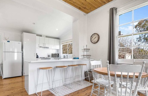 Borenore House | Gatekeepers Cottage | Chic & Relaxed