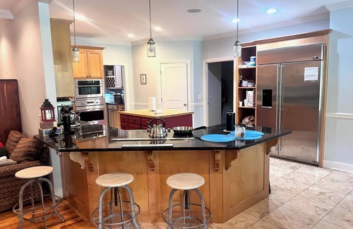 Franklin House | Gateway Farmhouse near organic farm and creek