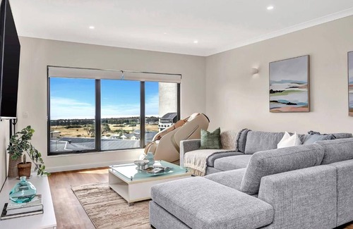 Normanville House | Gathering Tides - For Group Getaways by the Beach